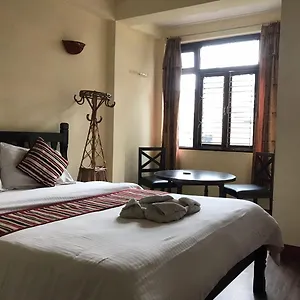  Hostal Yala Peak